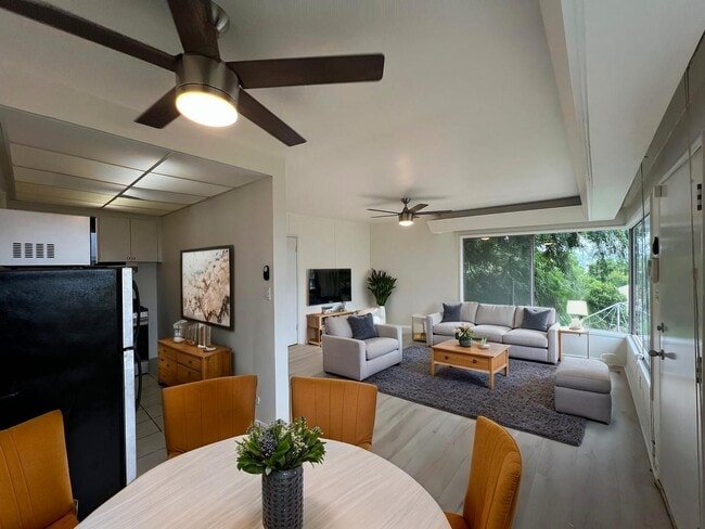 3857 Don Tomaso Dr in Los Angeles, CA - Foto de edificio - Building Photo