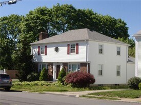 18 Burnside St in Cranston, RI - Building Photo