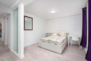 1711 R. Saint-Denis in Montréal, QC - Building Photo