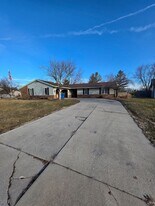 13717 E Ridgeview Ct in Grabill, IN - Building Photo