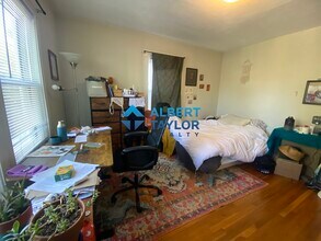 94 Heath St, Unit 1 in Somerville, MA - Building Photo - Building Photo