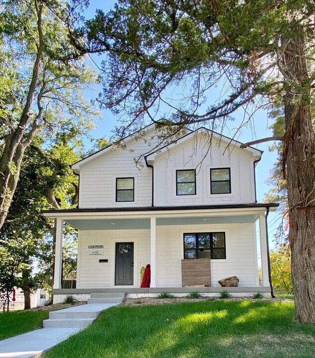 3018 Woodland St in Ames, IA - Building Photo