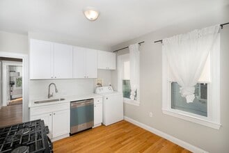 90 Safford St in Quincy, MA - Building Photo - Building Photo