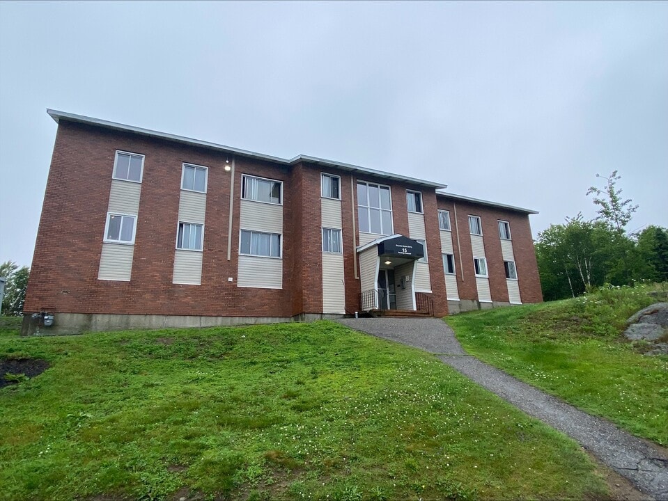 15 Reading Crescent in Saint John, NB - Building Photo