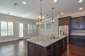 1110 Oakwood Pass Ct in Houston, TX - Building Photo - Building Photo