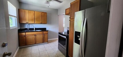 306 Hawthorne Dr in Lake Park, FL - Building Photo - Building Photo