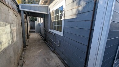 392 West Center Ave in Ventura, CA - Foto de edificio - Building Photo