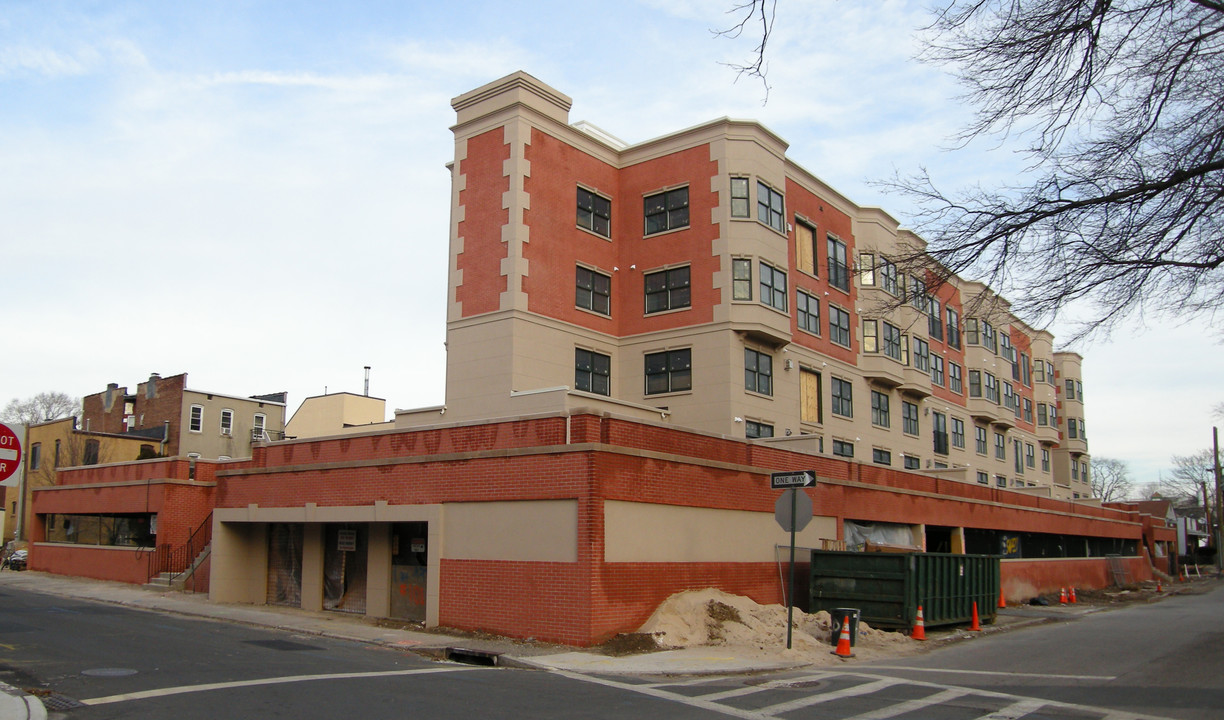 Phase II in Mamaroneck, NY - Foto de edificio