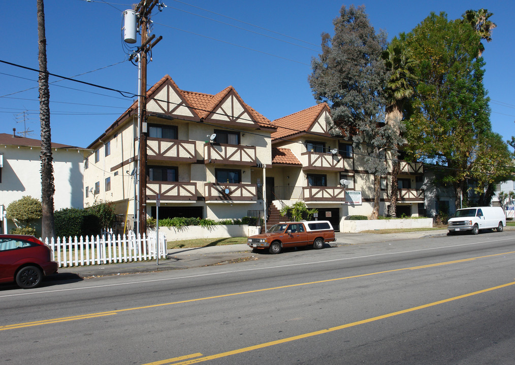 7119 Hazeltine Ave in Van Nuys, CA - Building Photo