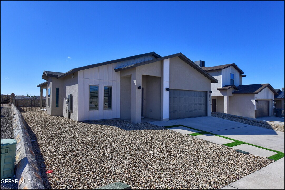 552 Logwood Ave in Canutillo, TX - Building Photo