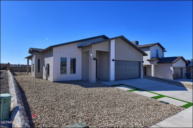 property at 552 Logwood Ave
