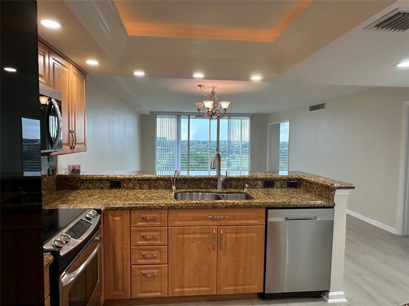 3510 Oaks Way in Pompano Beach, FL - Building Photo