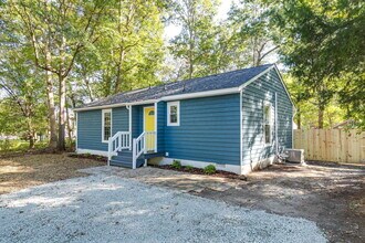 15909 Dockside Ct in Chester, VA - Building Photo - Building Photo