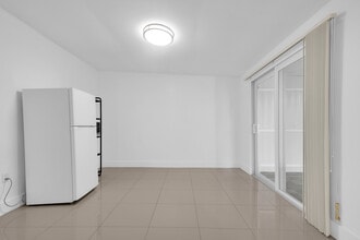7930 SW 36th Ter, Unit 3 in Miami, FL - Foto de edificio - Building Photo