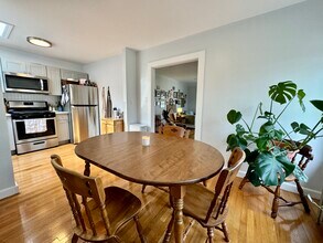 72 Windsor Rd, Unit 2 in Brookline, MA - Building Photo - Building Photo
