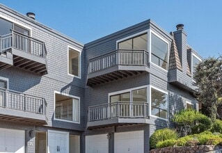 15 Linda Vista Ave in Tiburon, CA - Building Photo - Building Photo