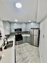9405 Fontainebleau Blvd in Miami, FL - Building Photo