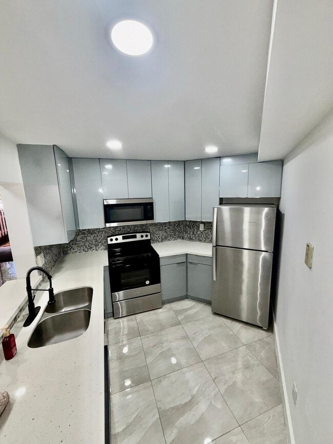 property at 9405 Fontainebleau Blvd