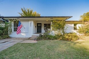 3211 Crest Ridge Dr in Dallas, TX - Building Photo