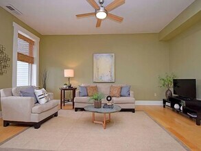 69 Mulberry St-Unit -#1 in Cincinnati, OH - Building Photo - Building Photo