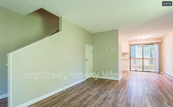 4901 SW Beaverton Hillsdale Hwy in Portland, OR - Building Photo - Building Photo
