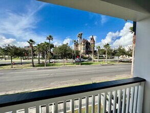 1419 Broadway Avenue J in Galveston, TX - Building Photo - Building Photo