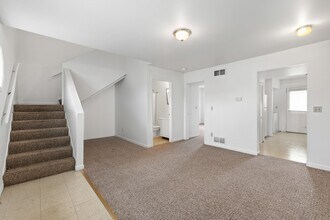 1075 Ridge Dr in Dekalb, IL - Building Photo - Building Photo