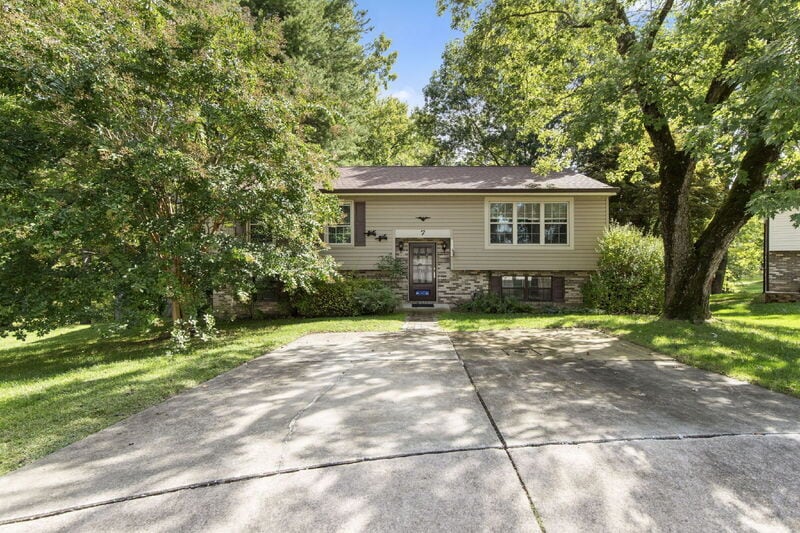 7 Wood Oak Ct in Perry Hall, MD - Building Photo
