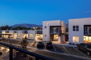De Anza - Nob Hill Luxury Apartments
