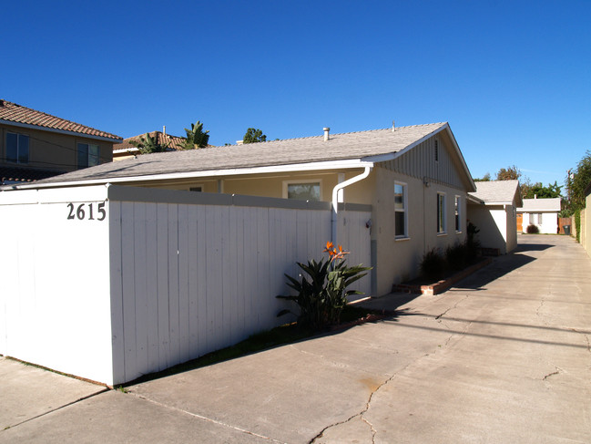 2615 Santa Ana Ave in Costa Mesa, CA - Building Photo - Building Photo