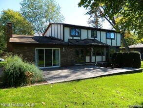 6927 Northpoint Dr in Troy, MI - Building Photo - Building Photo