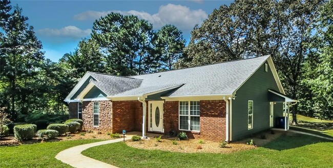 6155 Dodson Rd in Fairburn, GA - Building Photo - Building Photo