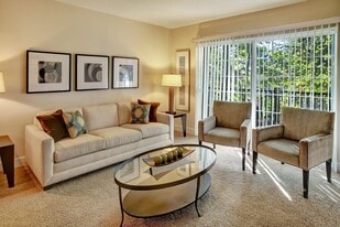 Regency Woods in Renton, WA - Building Photo