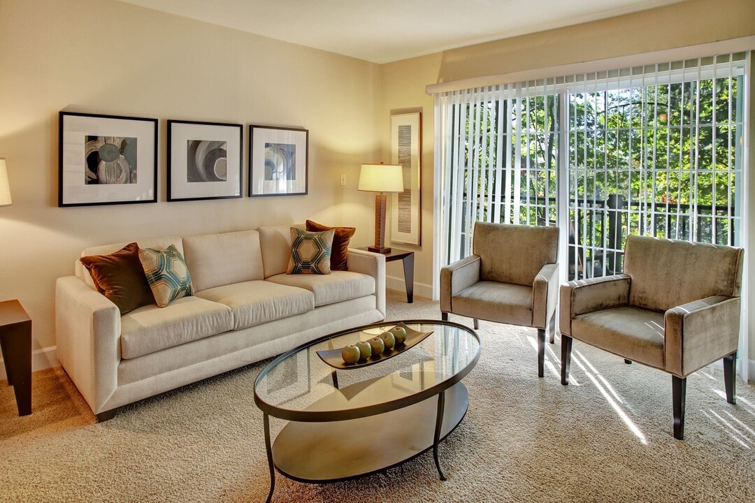 Regency Woods in Renton, WA - Building Photo