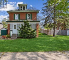 5 Denison Ave in Brampton, ON - Building Photo