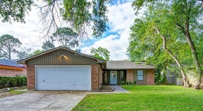 828 Noreda Street in Angleton, TX - Building Photo - Building Photo