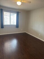 7556 NW 173rd St in Hialeah, FL - Building Photo