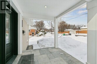 260 Hillside Dr in Mississauga, ON - Building Photo - Building Photo