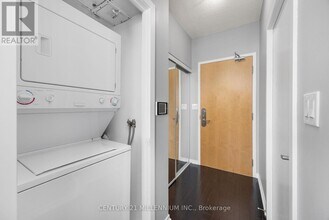 65 Bremner Blvd in Toronto, ON - Building Photo - Building Photo