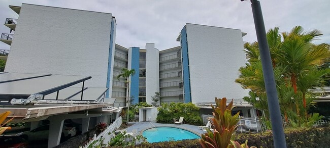 1911 Kalanianaole St in Hilo, HI - Building Photo - Building Photo