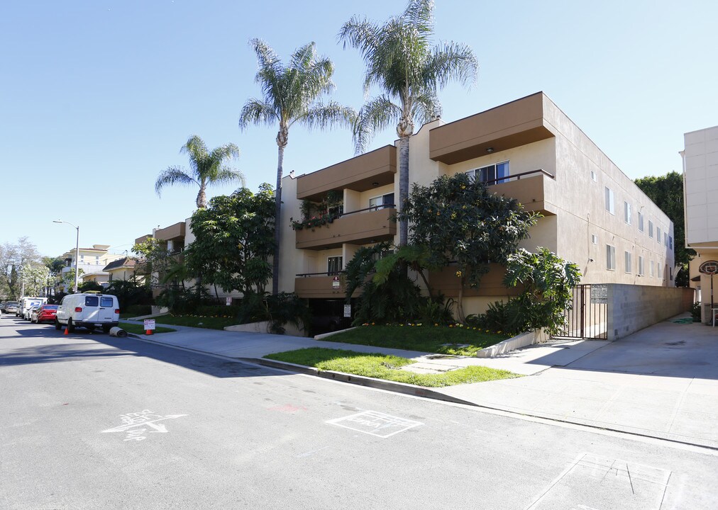 11270 Huston St in North Hollywood, CA - Foto de edificio