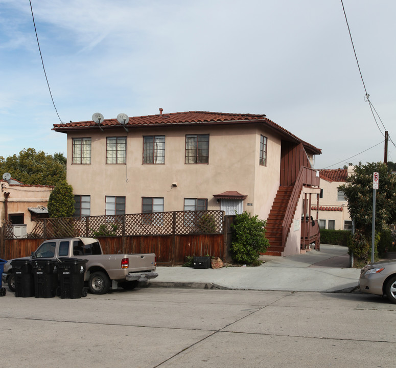 1487 Allison Ave in Los Angeles, CA - Building Photo