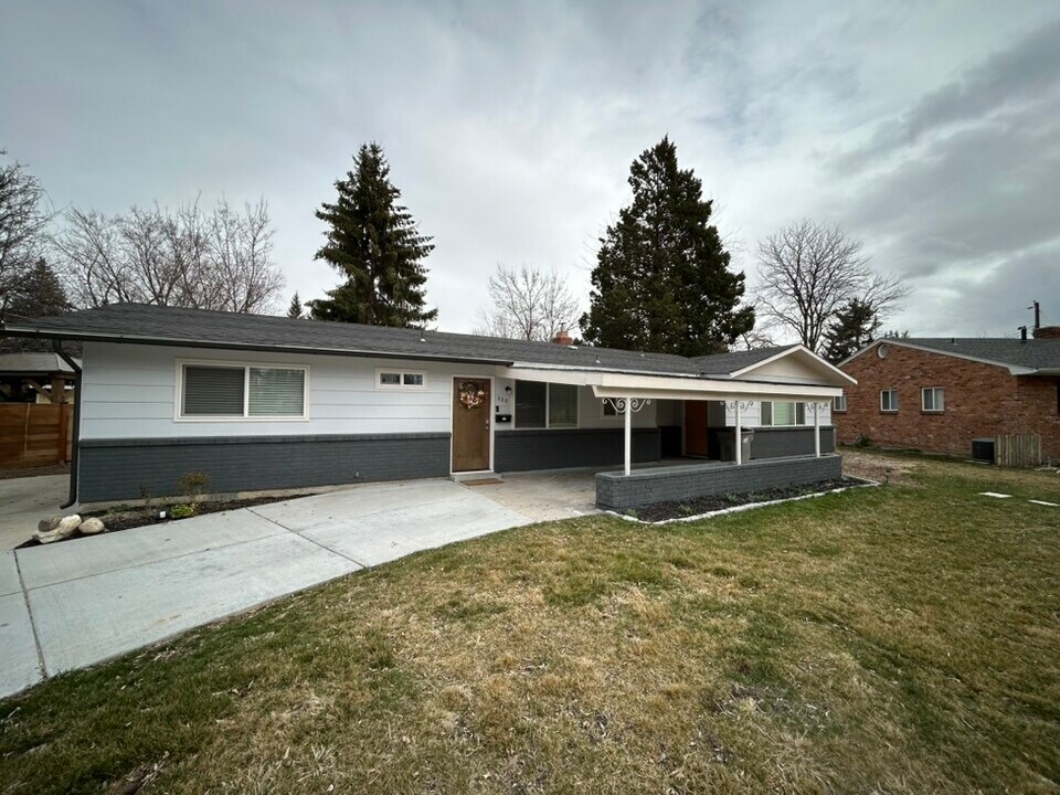 220 N Owyhee St in Boise, ID - Building Photo