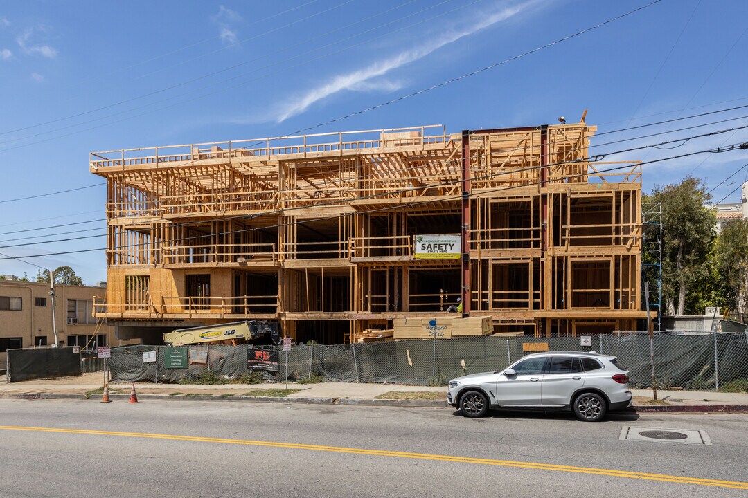 505 S Barrington Ave in Los Angeles, CA - Building Photo