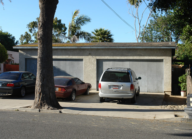 225-A B W Simpson St in Ventura, CA - Building Photo - Building Photo