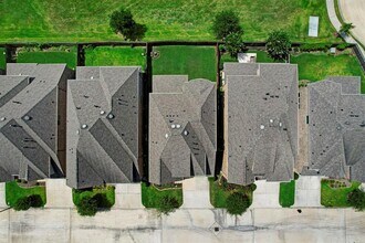 13215 Pkwy Glen Dr in Houston, TX - Building Photo - Building Photo