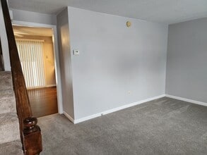 617 Center St in Manchester, CT - Building Photo - Building Photo