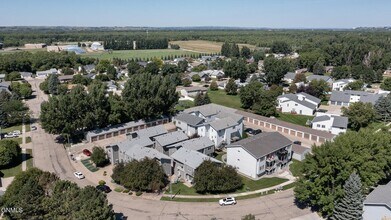 2948 Warwick Lp in Bismarck, ND - Building Photo - Building Photo