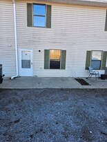 378 River St in Hartsville, TN - Building Photo