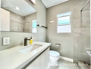 400 S Mariposa Ave in Los Angeles, CA - Building Photo - Building Photo